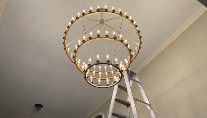 Dawsons Electric Two Story Entry Chandelier